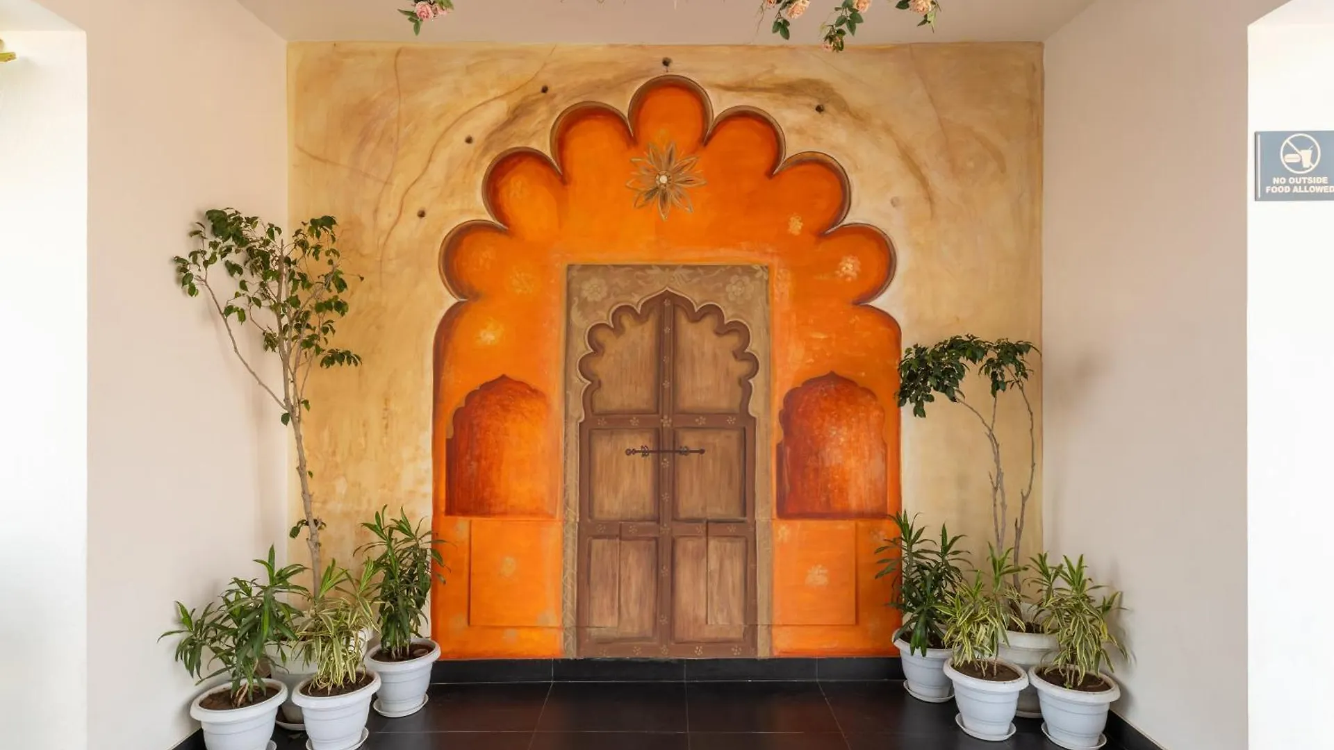 Hotel De Glance - A Corporate Hotel Near To Railway Station 烏代浦