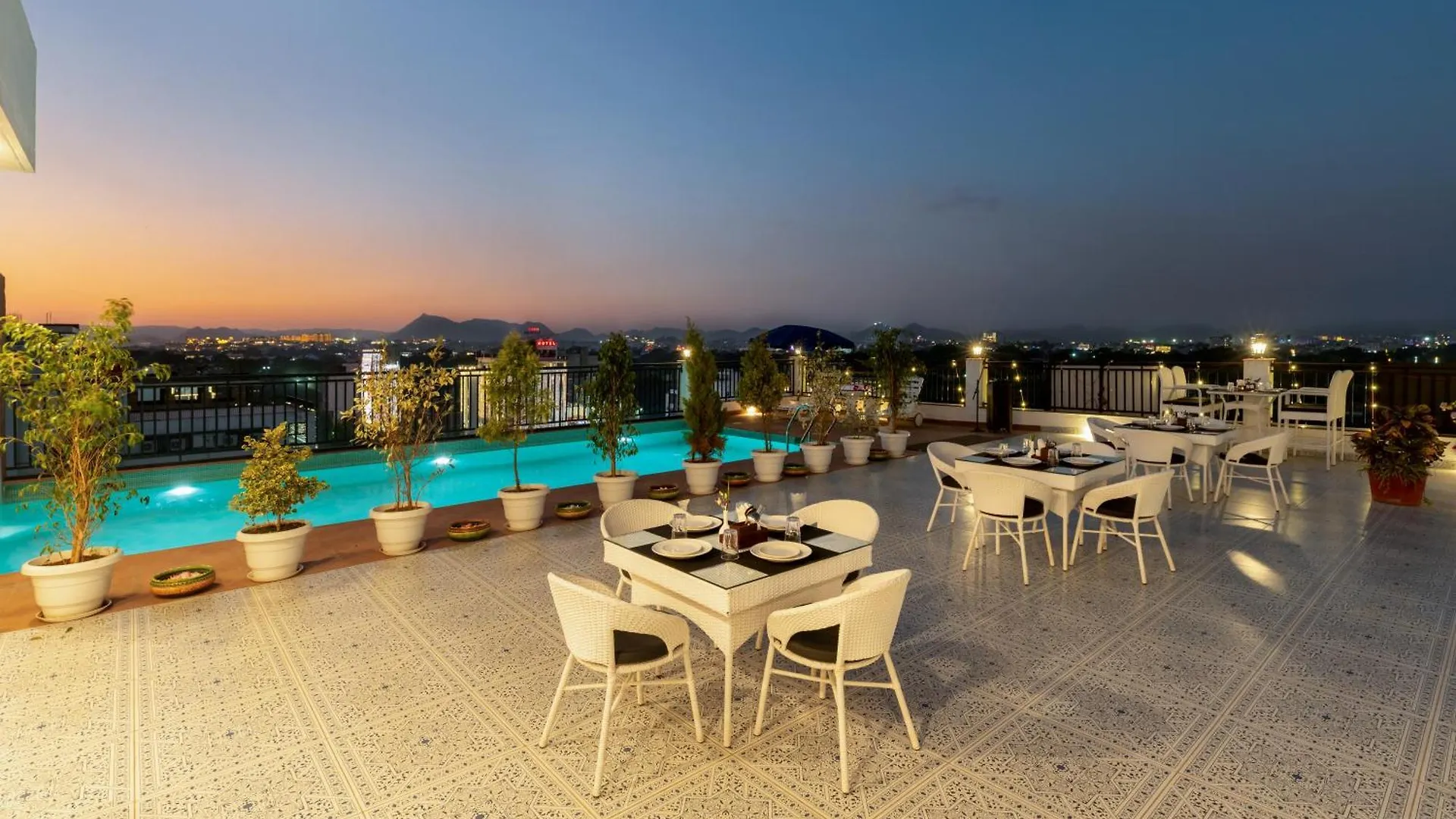 Hotel De Glance - A Corporate Hotel Near To Railway Station 우다이푸르