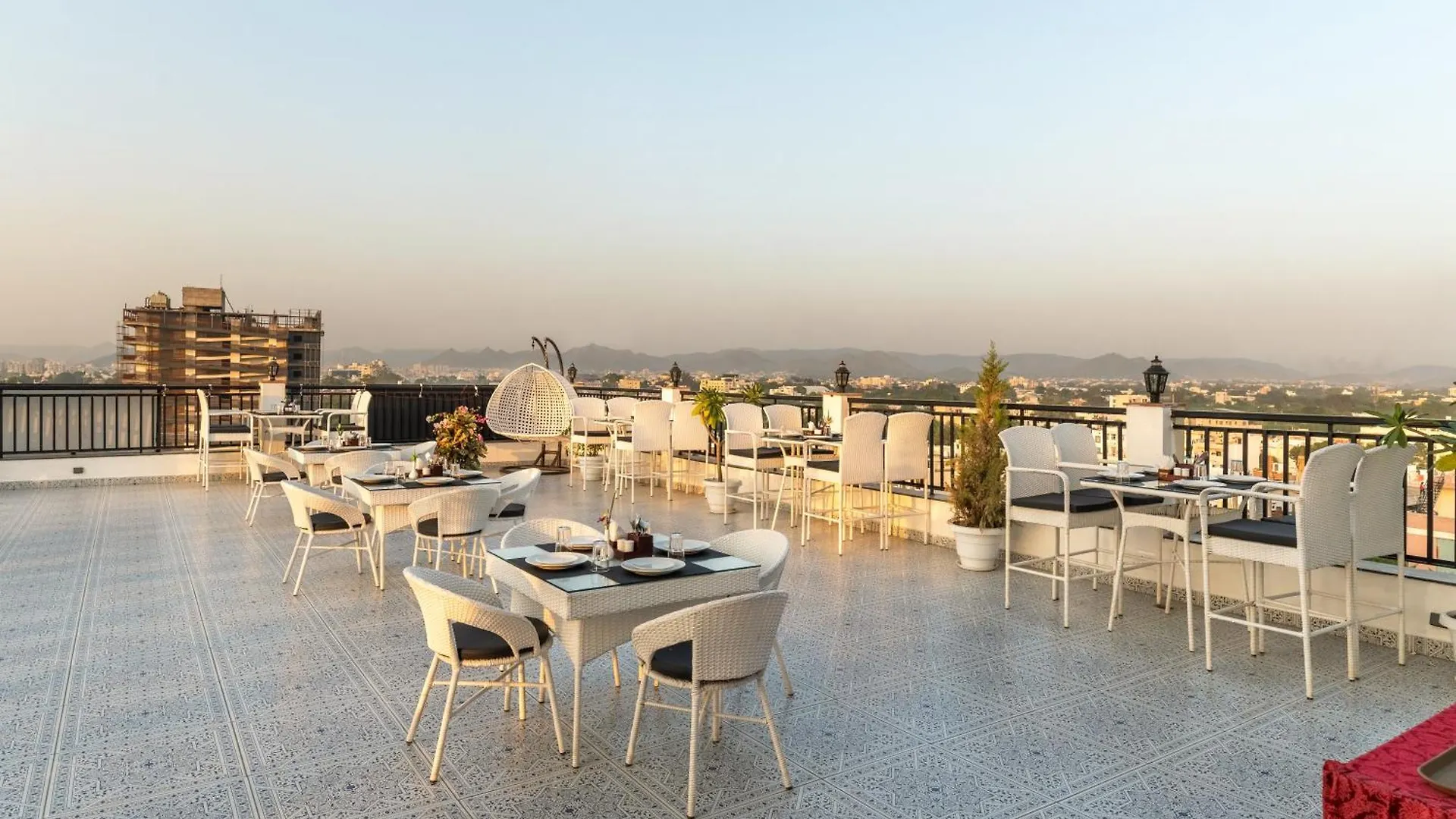 Hotel De Glance - A Corporate Hotel Near To Railway Station 우다이푸르 4*,  인도