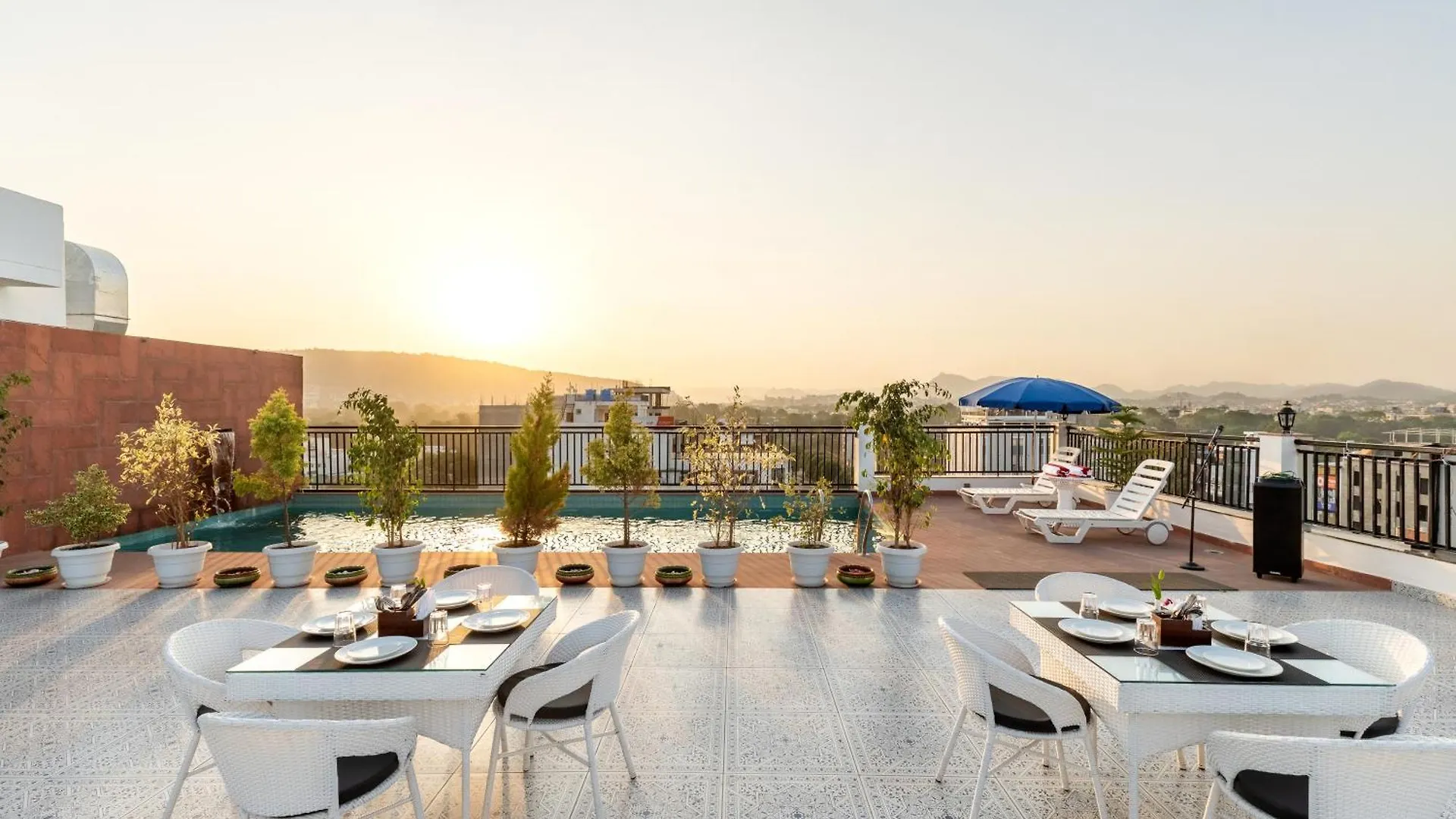 Hotel De Glance - A Corporate Hotel Near To Railway Station 우다이푸르