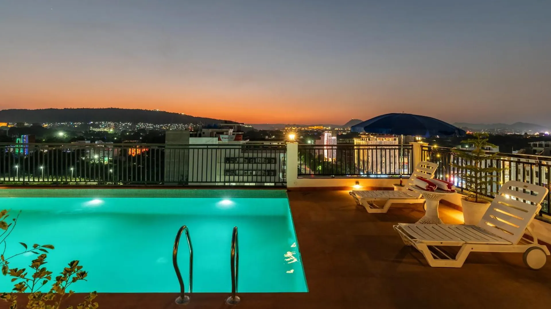 Hotel De Glance - A Corporate Hotel Near To Railway Station 우다이푸르